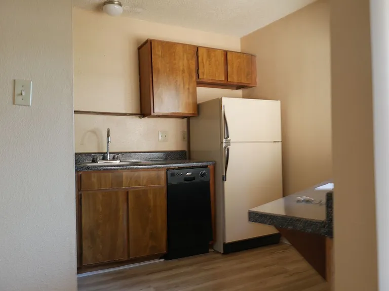 Englebrook Apartments — Photo 34