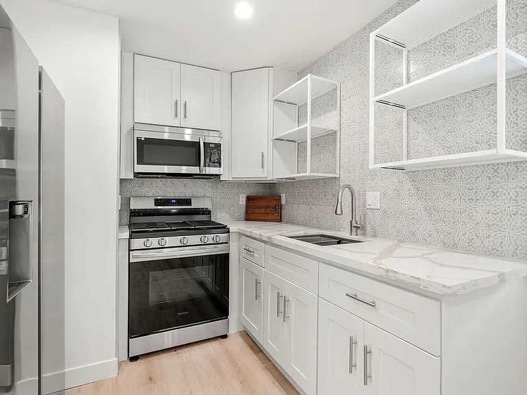 11611 W Califa St #1/2 — Photo 4