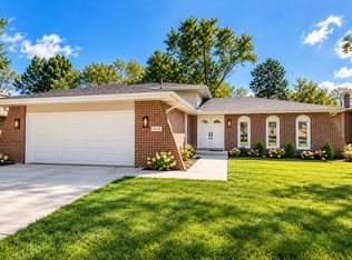 11226 S Deerpath Ln, Palos Hills, IL 60465