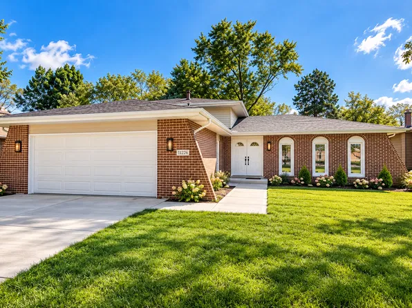 11226 S Deerpath Ln, Palos Hills, IL 60465