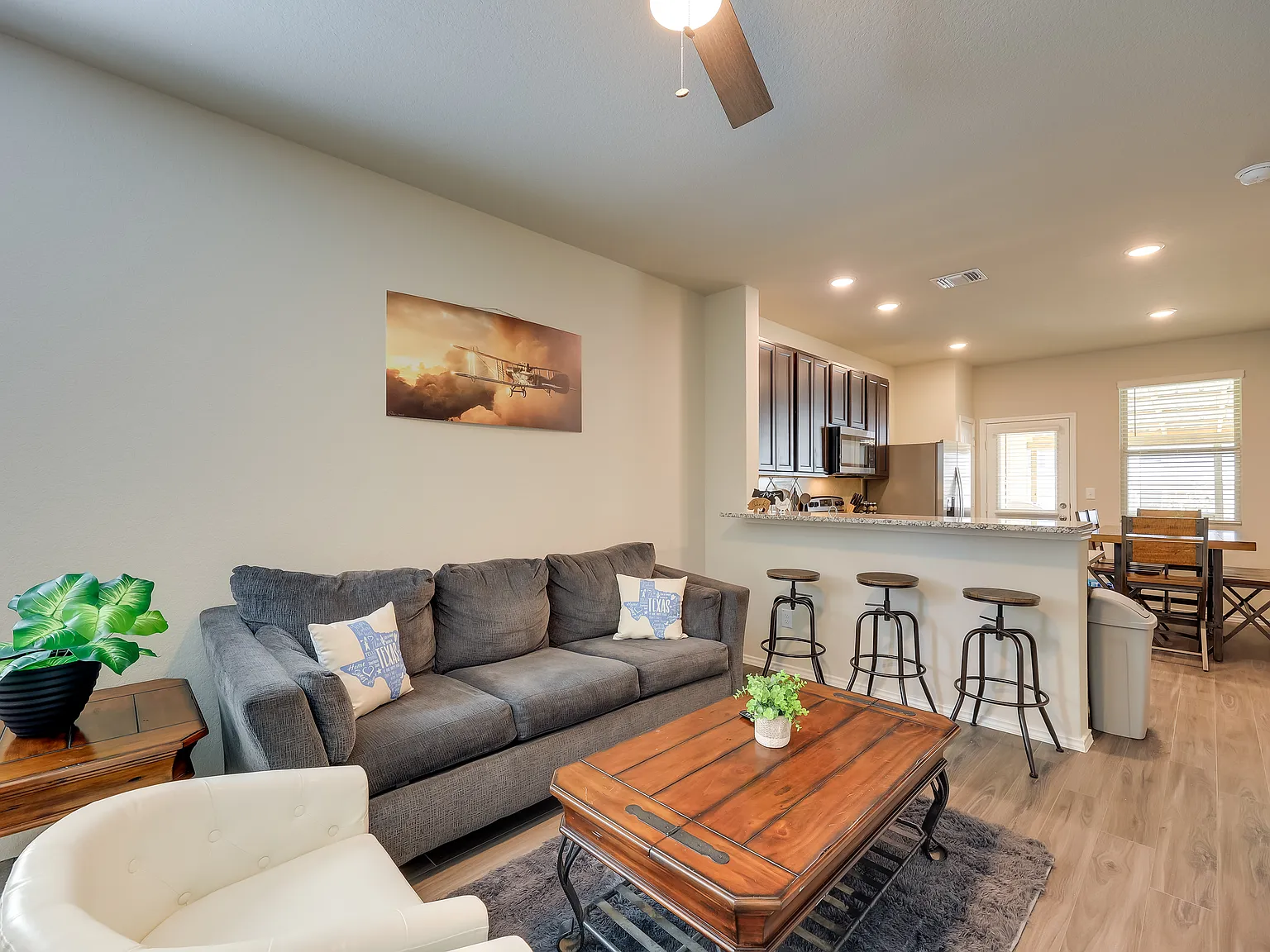 4 bed, 1640 sqft, $2,750 — Photo 2