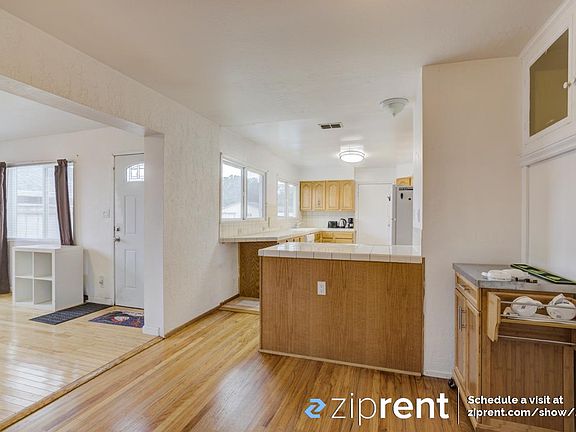 3rd image of 3050 Fleetwood Dr