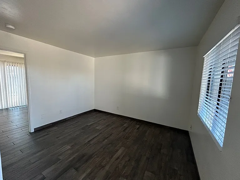 3700 N Fairview Ave — Photo 21
