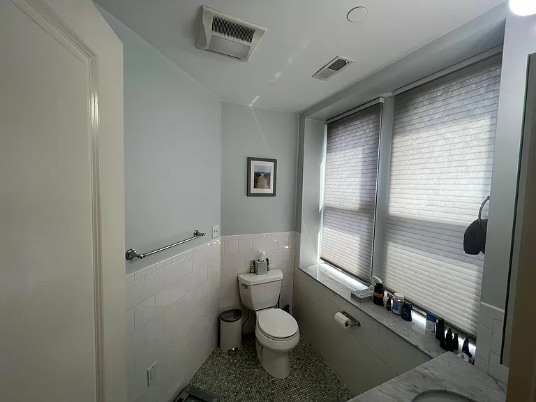 469 Hanover St #5F — Photo 11