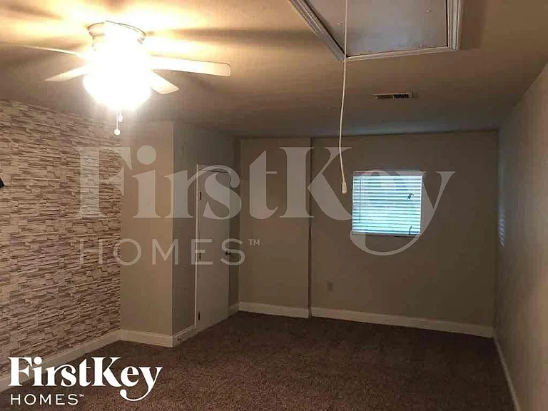 5457 Biffle Ct — Photo 3