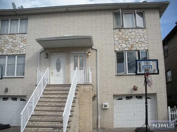 456 9th St, Fairview, NJ 07022