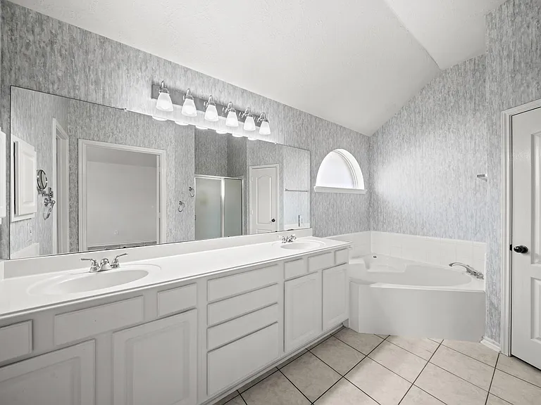 2415 Wyckchester Dr — Photo 16