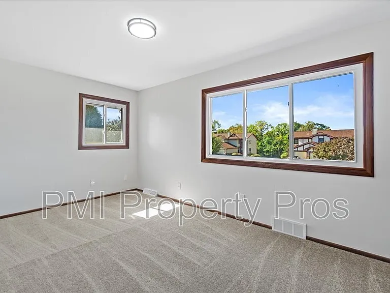8148 S 88th St — Photo 17