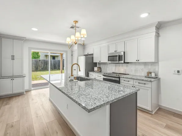 211 Banner Ave, Leander, TX 78641
