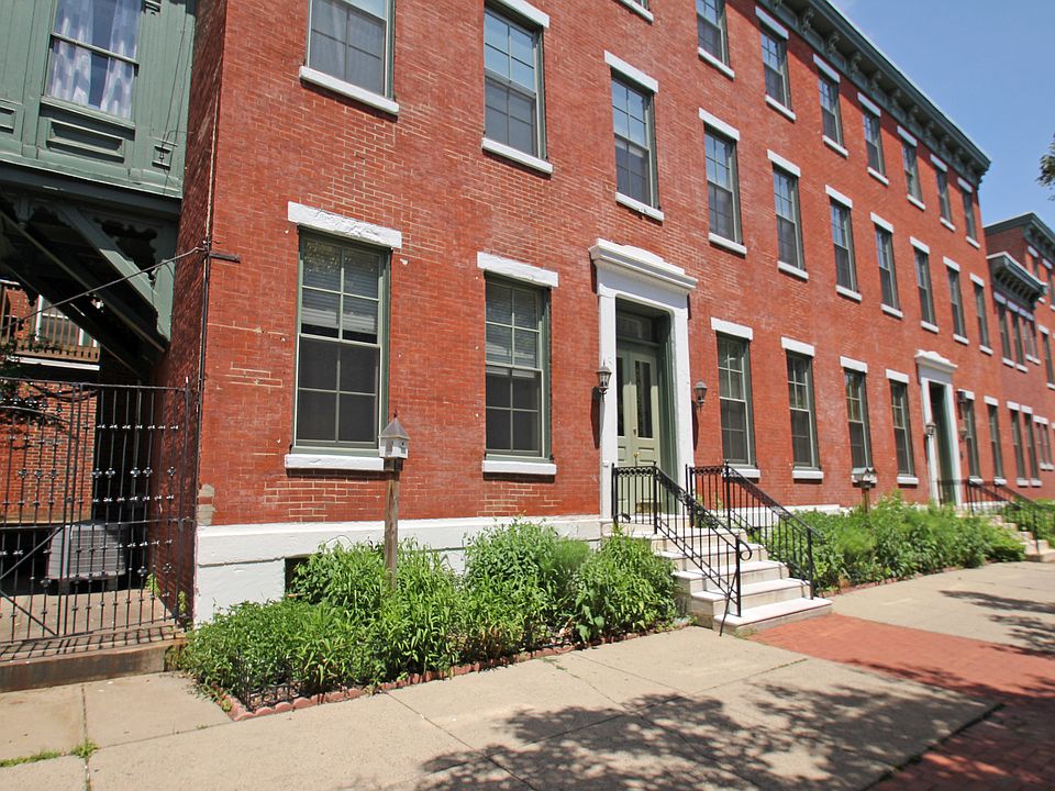 1st image of 1711 Green St APT C
