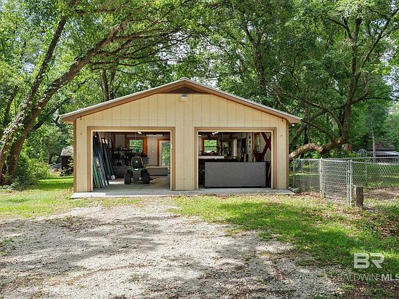 5th image of 10624 Pecan Dr