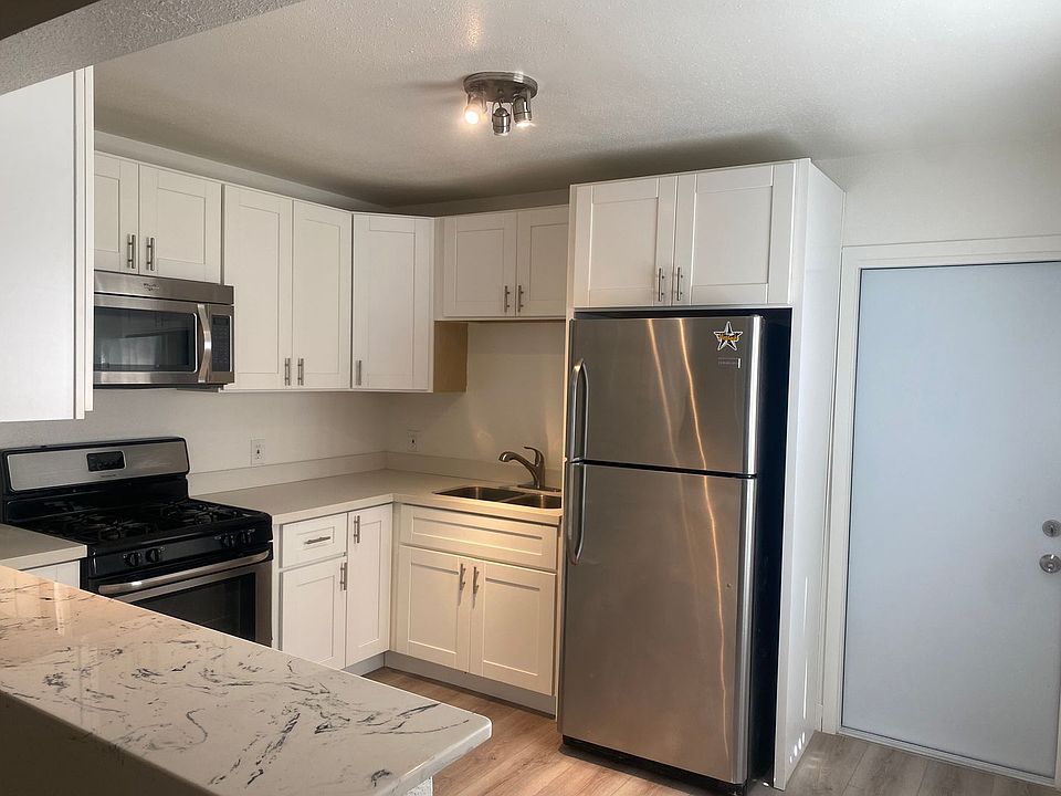 1st image of 3059 Hawthorn St #3061-1/2