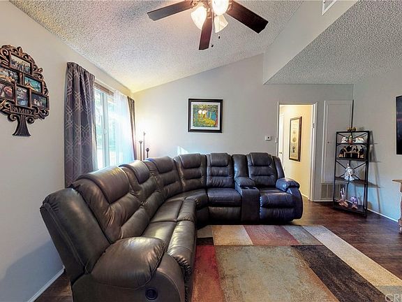 3rd image of 26853 Avenue Of The Oaks Unit C