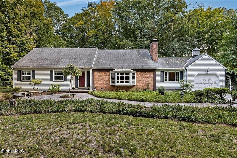 2nd image of 962 Grooms Road