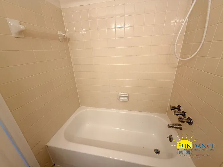 139 Scranton St — Photo 18