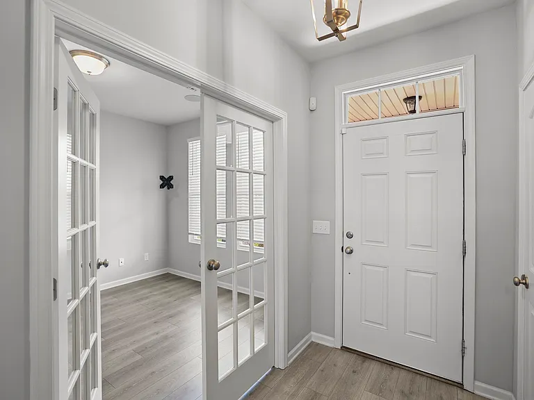 2861 Meadow Gln — Photo 2