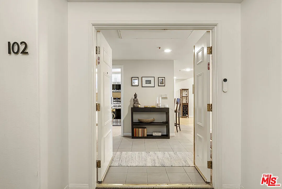 2 bed, 3.0 bath, 1652 sqft, $5,300 — Photo 1
