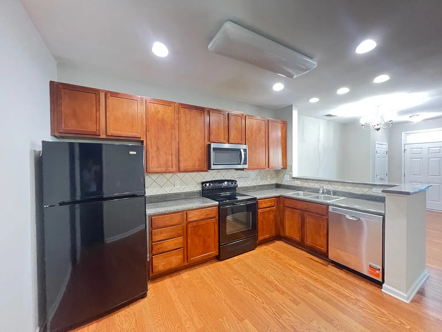 3 bed, 2.5 bath, 1750 sqft, $1,650 — Photo 2