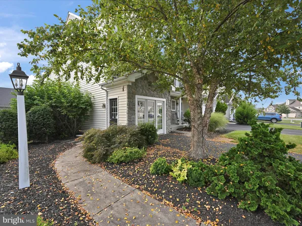 230 Lakeside Xing, Mount Joy, PA 17552