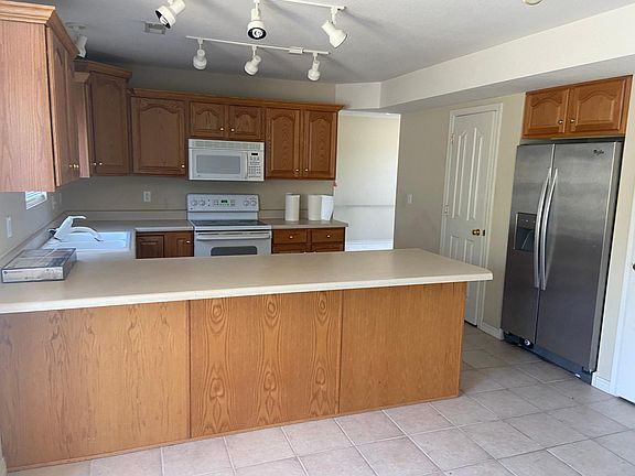 3rd image of 2302 Windstone Dr