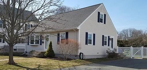 2nd image of 1023 Marion St