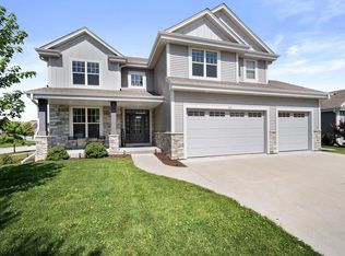 213 Reeds Dr, West Bend, WI 53095