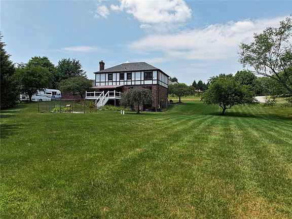 3rd image of 301 Woodmont Dr