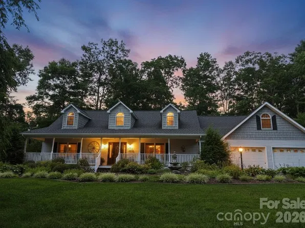 225 White Oak Rd, Burnsville, NC 28714
