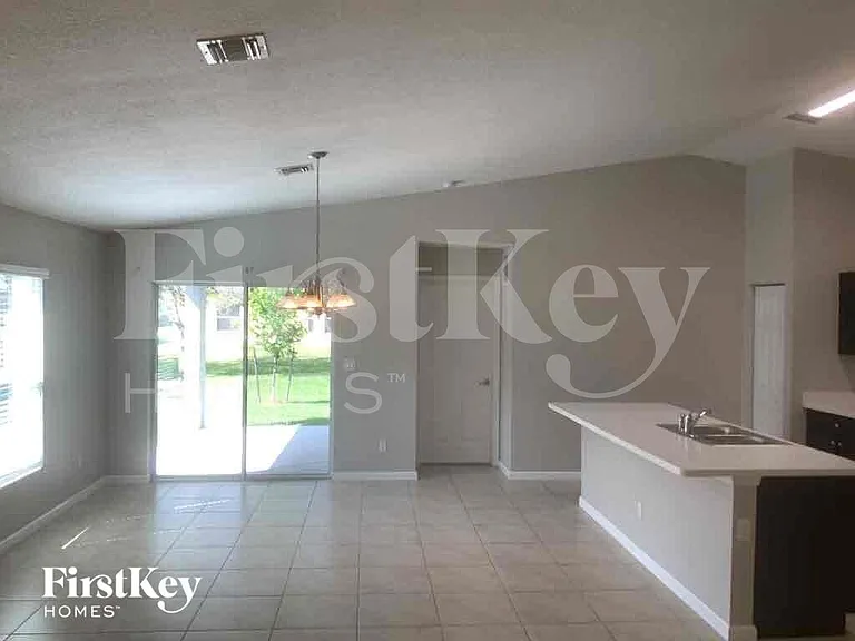 3354 SW Ludlow St — Photo 6