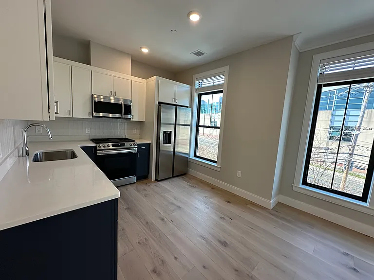 157 Everett St #305E — Photo 1
