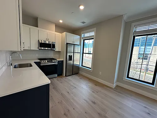 157 Everett St #305E Photo 1