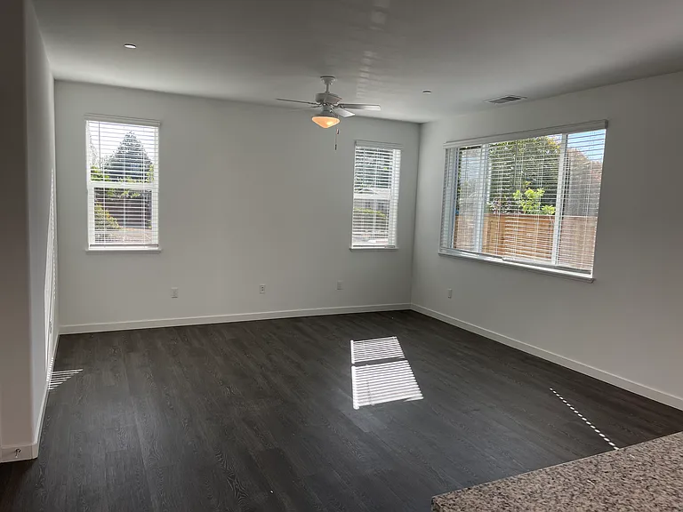 129 Sophia Ct — Photo 7