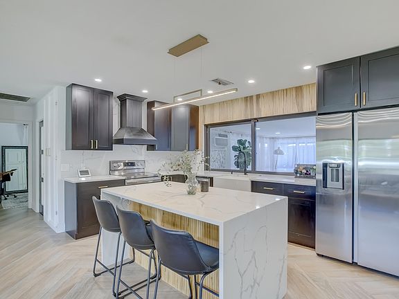5th image of 514 NE 27 Street