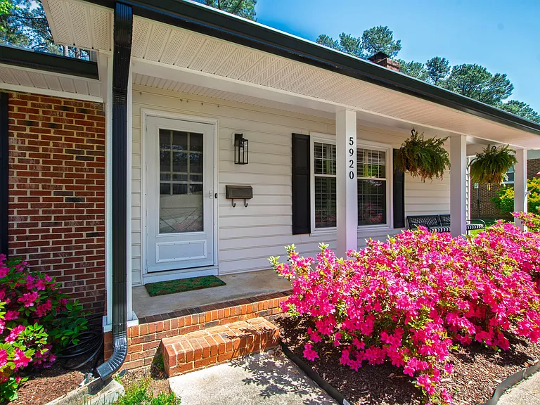 5920 N Hills Dr — Photo 2