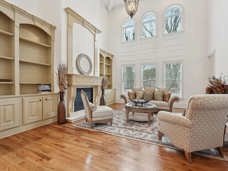 343 Summer Garden Dr — Photo 11