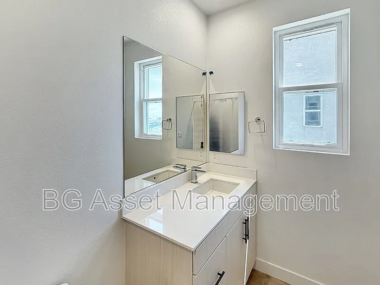 3909 Wattling St — Photo 17