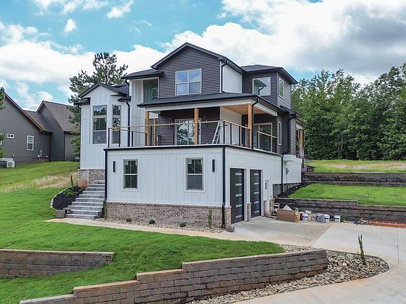 3rd image of 230 Hammond Cir