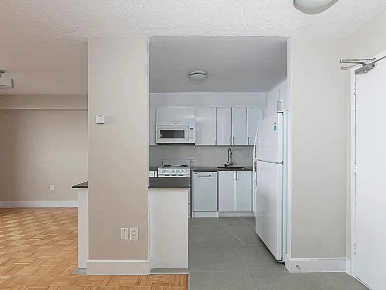 666 Spadina Ave — Photo 22