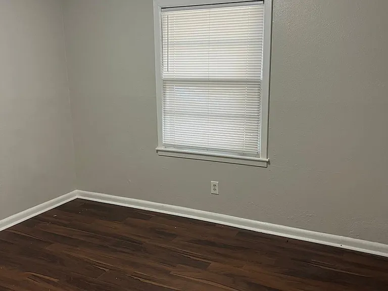 2292 Redwood Ave — Photo 8