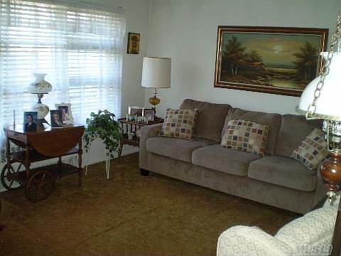 4th image of 248 Jerusalem Ave