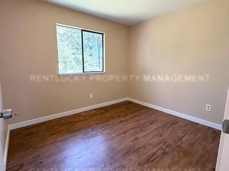 2516 S 284th St — Photo 11