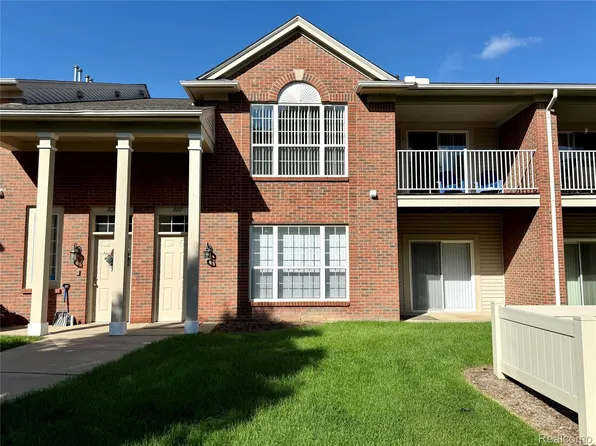 18107 Chesapeake Cir, Walled Lake, MI 48390