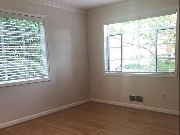4th image of 10A E Oak St