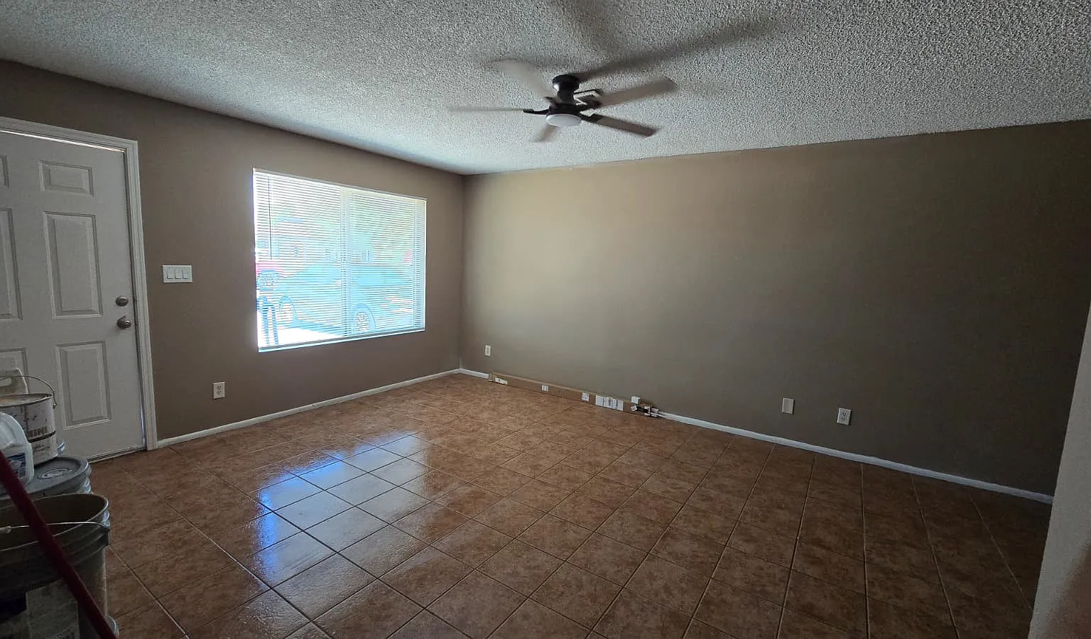 3 bed, 1075 sqft, $1,895 — Photo 4
