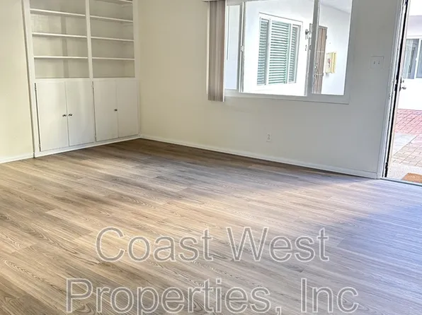 1636 Chalcedony St #1, San Diego, CA 92109