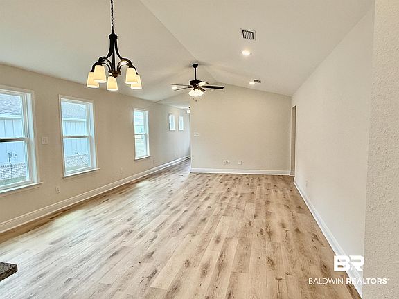 3rd image of 2022 W Union Ave