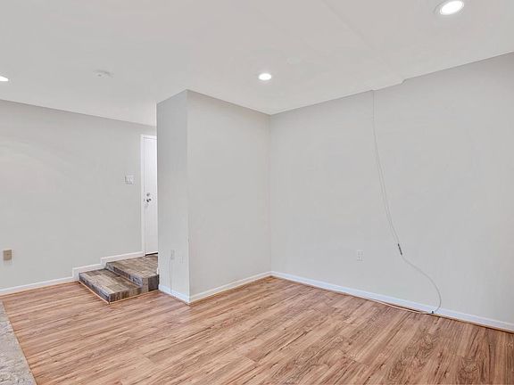 4th image of 428 Girard St APT 180