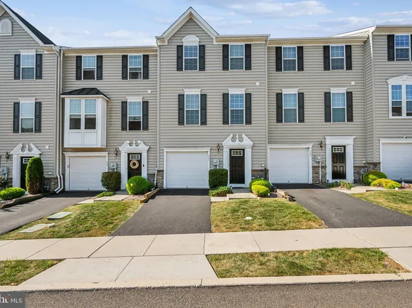 605 Susan Cir, North Wales, PA 19454