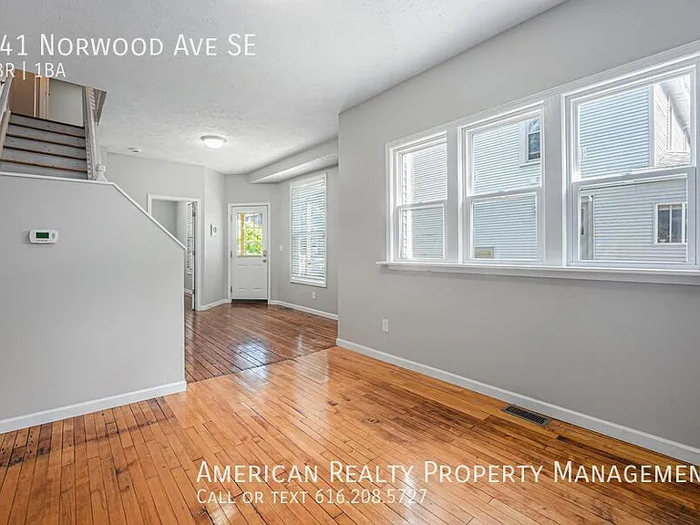 541 Norwood Ave SE — Photo 6