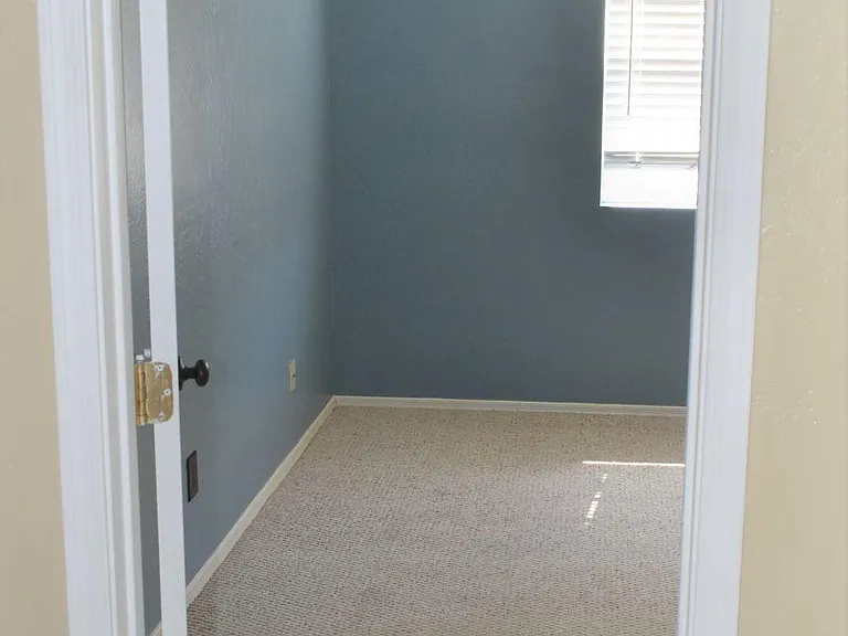 1506 S Pheasant Ln — Photo 17